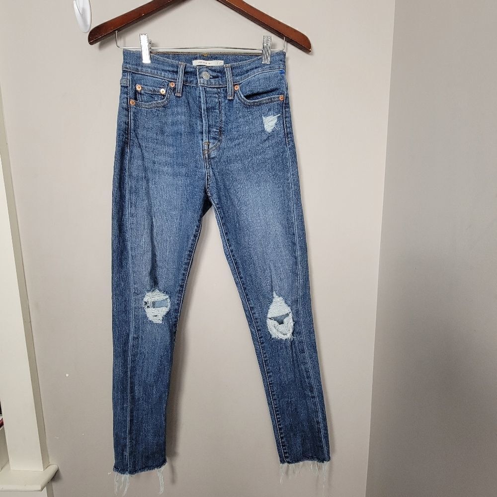 Levi's Wedgie Skinny Distressed Medium Wash Raw Hem 25